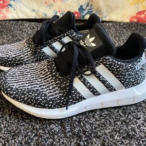 Adidas swift run sneakers